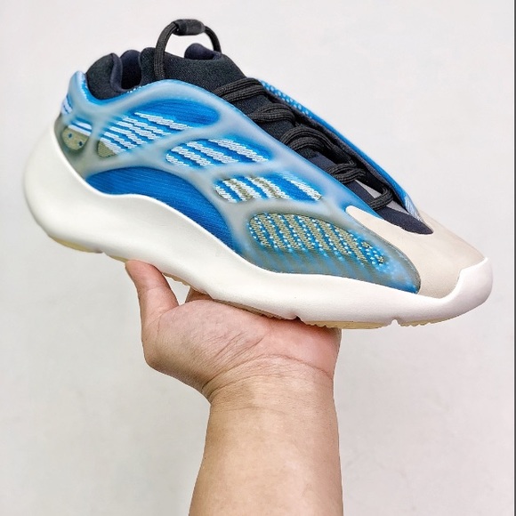 yeezy 700v3